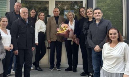 Zahvalnost profesorici za dugogodišnji rad povodom odlaska u penziju